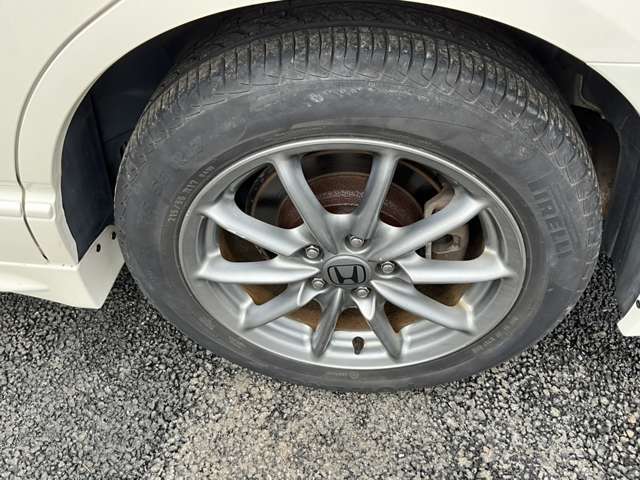 タイヤ溝もしっかり残っております。
