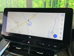 【12.3インチディスプレイオーディオ】スマートフォンと連携が可能な大画面ディスプレイオーディオです。スマートフォンのナビ機能を使用したり、Bluetooth接続で音楽もお楽しみいただけます！