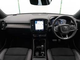 XC40　B4　AWD　Rデザインが入庫しました！！シートヒーターやパワーシートなど快適装備満載です！また高音質サウンドのharman/kardon搭載で、ラジオや音楽も楽しめます！！