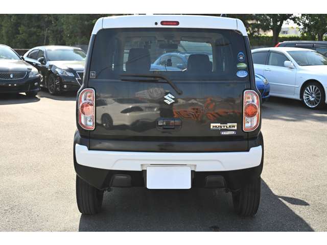 JCLは『車を売る』プロではなく、『車を安く仕入れるプロ』と自負しています。お客様に価値を提供することを目指しています。車を安く仕入れることで、品質の高い車を手頃な価格で提供。当社の使命であり誇りです。