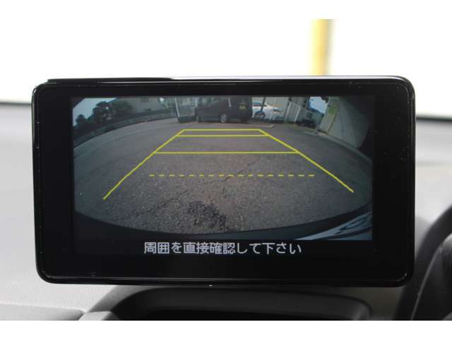リアカメラも装備。安心、安全のために駐車時などの後方死角を減らします。