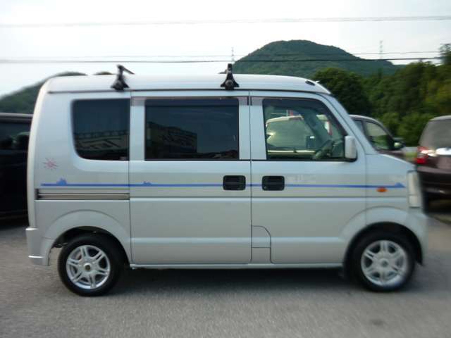 当社ではご成約車輌に対して全車内装、外装クリーニングを行っております。ご納車時にはお客様に清潔、きれいな状態でお乗り頂きたいと考えております。