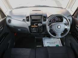 すっきりとしたパレットSWらしいデザインのダッシュ回り！フロントビューの視認性もよく運転しやすいと思います★
