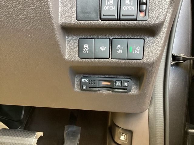 ETC付いてます。ETCが使用可能な道路通行料はキャッシュレスでスマートに走行できます。再セットアップして納車致します。