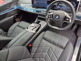 マルチファンクションレザーステアリングホイール！オートマチックドア　マッサージシート！シートベンチレーション！パワーシート！置くだけ充電！サンルーフ！360度カメラ！パドルシフト！　アップルカプレイ！