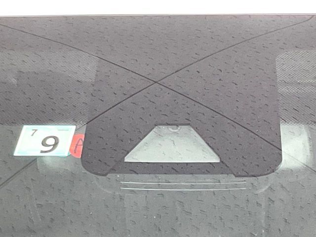 【トヨタセーフティセンス】走行中に前方の車両等を認識し、衝突しそうな時は警報とブレーキで衝突回避と被害軽減をアシスト。より安全にドライブをお楽しみいただけます。