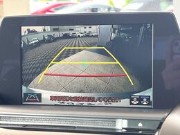 【バックカメラ】駐車時に後方がリアルタイム映像で確認できます。大型商業施設や立体駐車場での駐車時や、夜間のバック時に大活躍！運転スキルに関わらず、今や必須となった装備のひとつです！