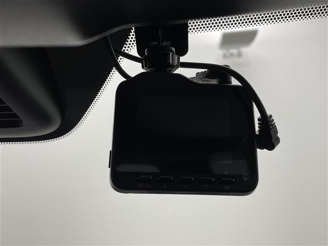 【　ドライブレコーダー　】運転中の記録を残します。事故などを起こした起こされた時の証拠を残します。
