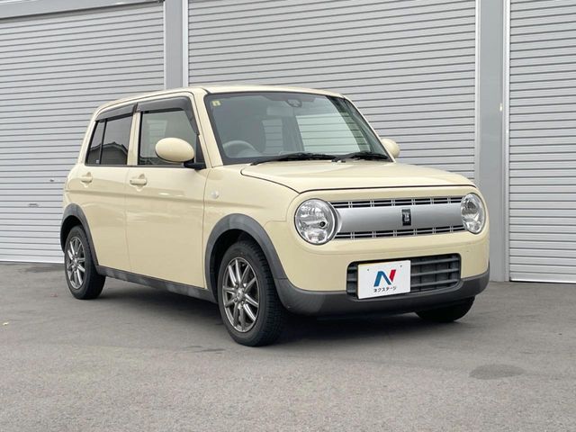 大好評のボディコーティング「弾スプラッシュコート」もご納車までに施工可能。通常のガラスコートと異なる、耐久年数6年の無機質ガラスコーティングが、ボディをキレイな状態に保ってくれます。