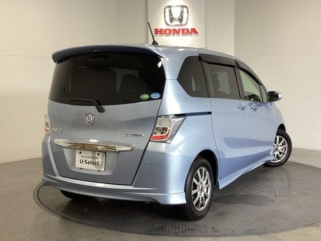 【Honda認定中古車 U-Select】　は3つの安心をお約束します。　1　Hondaのプロが整備した安心。 2　第三者機関がチェックした安心。　3　購入後もHondaが保証する安心。
