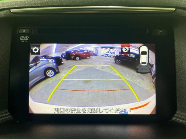 【バックカメラ】駐車時に後方がリアルタイム映像で確認できます。大型商業施設や立体駐車場での駐車時や、夜間のバック時に大活躍！運転スキルに関わらず、今や必須となった装備のひとつです！