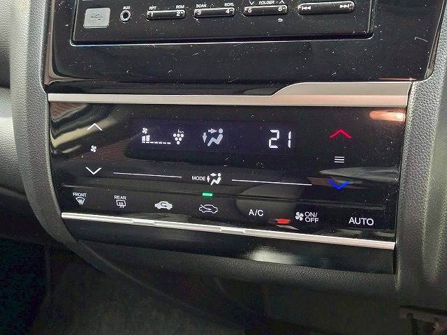 【オートエアコン】車内温度をセンサーが感知してご希望の車内温度になるよう、風量も自動で調整してくれます☆