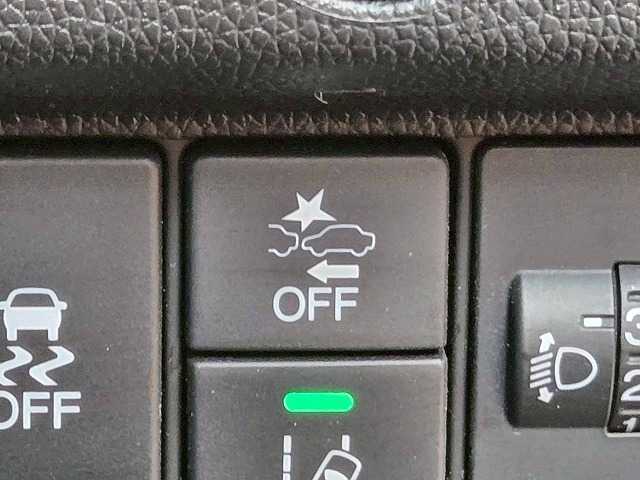 【衝突軽減ブレーキ】万が一のときにレーダーやセンサーなどが前方障害物や車両などを検知し、衝突の可能性がある際に緊急ブレーキをかける機能です。