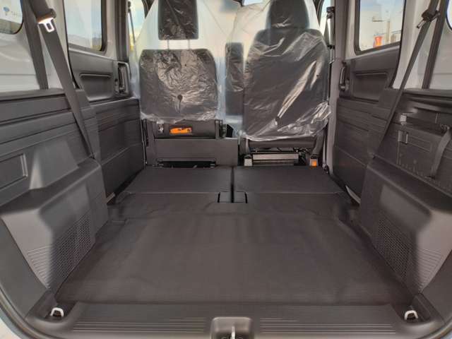 【シートアレンジ】フルフラットシートになるので車中泊をされる方もオススメの1台です！