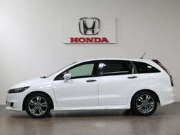 ボディカラーはホワイトオーキッドパールです。