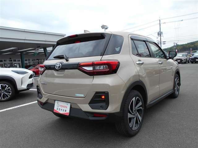 全方位モニターで車庫入れも安心です。一部改良後の1200cc！自動サイドブレーキ！