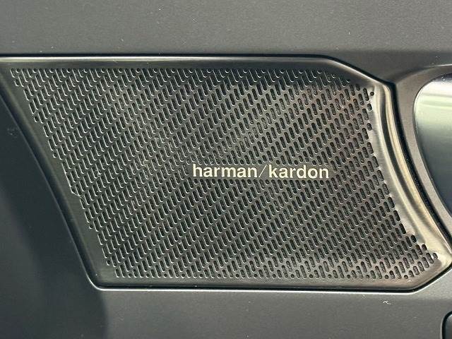 【Harman Kardon（ハーマンカードン）】オプションの高音質スピーカーを搭載しております。専用チューニングにより、クリアで臨場感あふれるサウンドを実現しワンランク上の空間をお楽しみください。