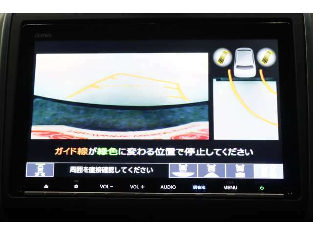 【バックカメラ】後方の映像がモニターで確認できます。駐車が苦手な方にお勧めの補助機能です。