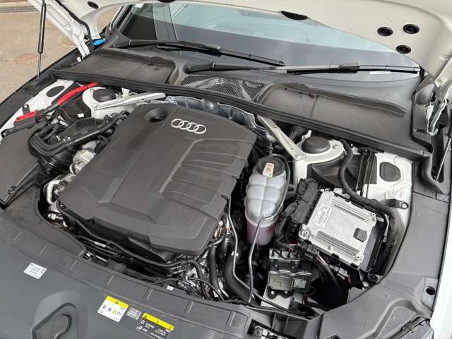 Audi最新モデルはもちろん、認定中古車も展示中。試乗車も豊富にご用意して皆様のご来場をスタッフ一同お待ち申し上げております。