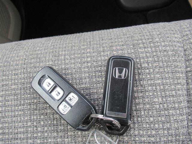 スマートキー装備車です☆ポケットに鍵を入れたままでも開閉ができます☆☆ホンダオートディーラーホンダ専門店♪TEL06-6744-2222☆