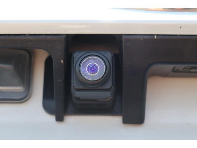 リヤカメラ付きで駐車も楽々、後方の映像を確認でき安心です