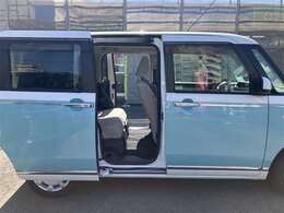 両側電動スライドドア！！荷物で手が塞がるなど簡単にドアの開閉が出来ます！何より力いらずで開閉OK！女性やお年寄りにも優しい。電動機能はOFFにもできますから元気なお子様の駆け出しも安心！