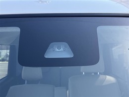 障害物競走を検知して車の速度を減速させて衝突時の衝撃を軽減してくれる「衝突軽減ブレーキ」装備してます！安心できますね！