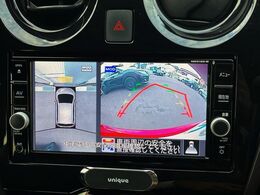 【アラウンドビューモニター】専用のカメラにより、上から見下ろしたような視点で360度クルマの周囲を確認することができます☆死角部分も確認しやすく、狭い場所での切り返しや駐車もスムーズに行えます。