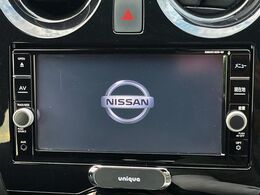 【メーカー純正ナビ】インテリアに溶け込むスタイリッシュな「専用設計」メーカーナビを装備♪視認性や操作性など基本性能にも優れ、より上質なカーライフをお楽しみいただけます。