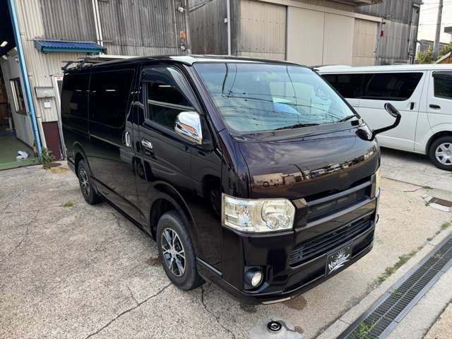 フロントグリルもTRD製に変わってます