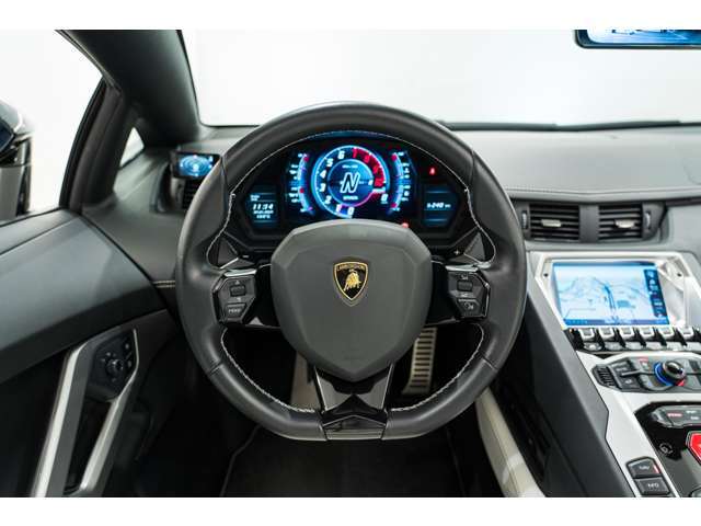Multifunction steering wheel in smooth leather