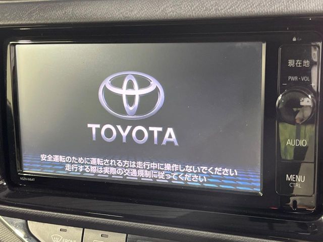 【純正ナビ】人気の純正ナビを装備しております。ナビの使いやすさはもちろん、オーディオ機能も充実！キャンプや旅行はもちろん、通勤や買い物など普段のドライブも楽しくなるはず♪