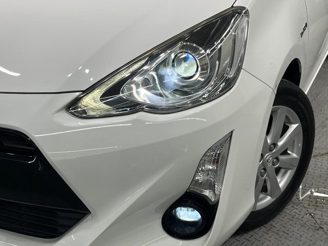 【LEDヘッドライト】悪天候や夜間走行時も良好な視界を確保し安心して運転できる高輝度LEDヘッドライトを装備！点灯速度が早く、消費電力も抑えられています。
