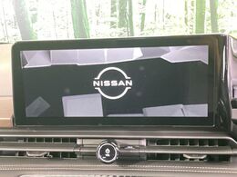 【メーカー純正ナビ】インテリアに溶け込むスタイリッシュな「専用設計」メーカーナビを装備♪視認性や操作性など基本性能にも優れ、より上質なカーライフをお楽しみいただけます。