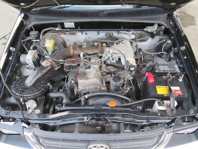 【エンジンルーム】全車クリーニング済み☆樹脂やホース類も艶出し施工しております！オイル交換等のメンテナンスや車検等のアフターフォローは当店にお任せ下さい！