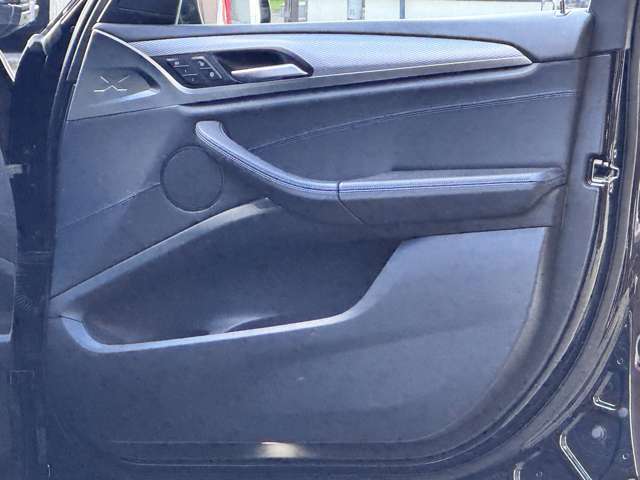 ★ドアの内張りも状態良く、きれいに使用されていたのがわかる1台★