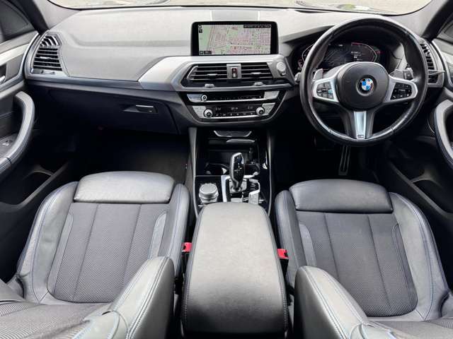 ★内装は黒を基調とした落ち着いた雰囲気のシンプルで綺麗な内装です★