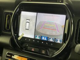 【全方位モニター】クルマを真上から見下ろした視点で駐車をサポートします！死角からの障害物にいち早く気が付くことができます。