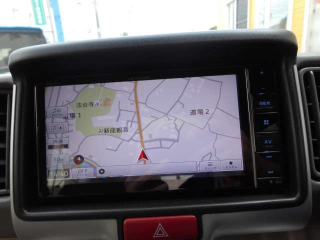 最近ではスマホをナビ代わりにしたりしますが運転中の操作が危ない、すぐに熱くなる、電話がかかってきたら使えないなどデメリットも多いです。まだまだカーナビは必須です。