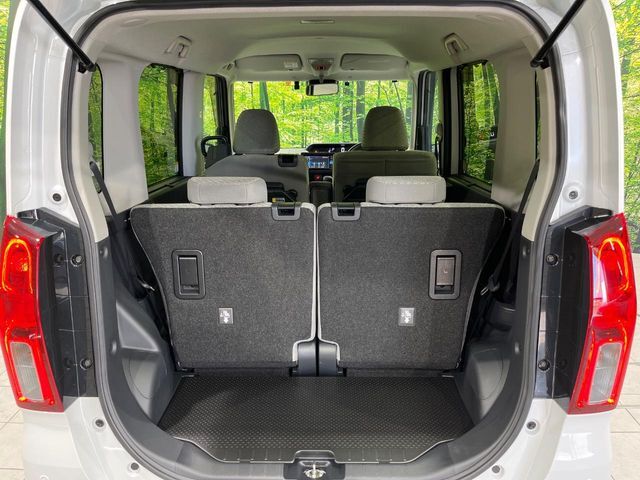 普段のお買い物や通勤、送迎等に十分な荷室スペースを確保しております。セカンドシートを倒すと、大きな荷物の積載も可能です♪