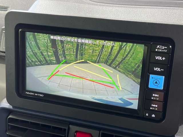 【バックカメラ】駐車時に後方がリアルタイム映像で確認できます。大型商業施設や立体駐車場での駐車時や、夜間のバック時に大活躍！運転スキルに関わらず、今や必須となった装備のひとつです！
