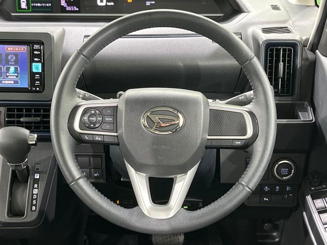 【純正革巻きステアリング】上質な革を使用することで、手にしっかり馴染みとても運転しやすいハンドルです♪