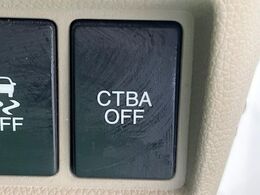 【シティブレーキアクティブシステム】低速走行中に前方の車両等を認識し、衝突しそうな時は警報とブレーキで衝突回避と被害軽減をアシスト。より安全にドライブをお楽しみいただけます。