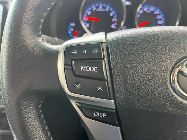 運転中、前方から目線をそらすことなく、オーディオ等の操作が可能な便利機能！安心＆快適なドライブを演出してくれます。