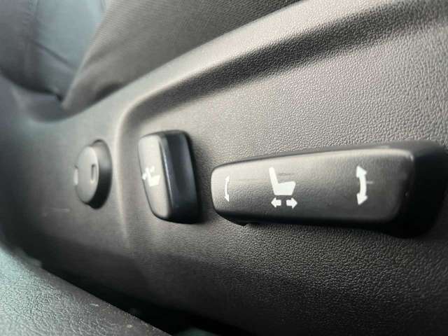 電動パワーシート！自分の運転姿勢にピッタリに調整できます！