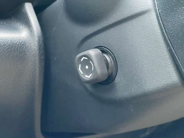 ステアリングの調節スイッチです