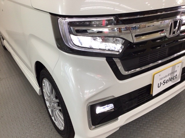 【LEDヘッドライト】ディスチャージヘッドライト（HID）と同等の明るさで、夜道や雨天走行が明るく視界良好！！　フォグライトも装備で、安心感さらにUPです♪安心ドライブを楽しんで下さい♪