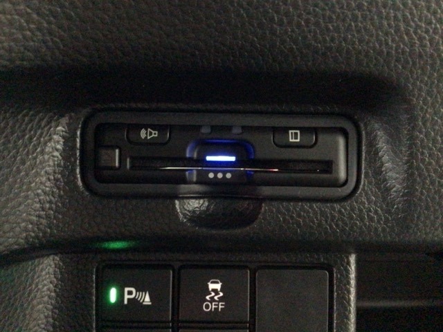 【ETC車載器】もはや必須アイテムのETCを搭載！高速道路のご利用時にとても便利！わずらわしい料金所での現金支払いが不要となりスムーズに通過できます♪