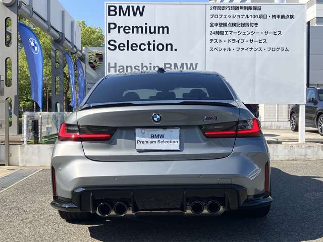 スタイリッシュに研ぎ澄まされたリアビュー。LEDライトがより引き締まったスタイルを実現。急ブレーキ時にはハザードランプ自動点灯し後続車への注意を促します。