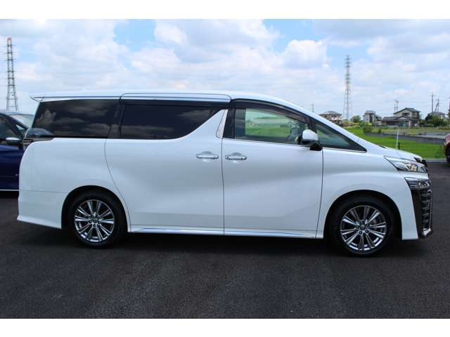全国対応2年保証付　車検整備付　フリップダウンモニター　パワーバックドア　ナビTVバックモニター　両側パワースライドドアETC　スマートキ　Bluetooth接続　ハーフレザー　タイヤ4本新品　純正アルミホイール